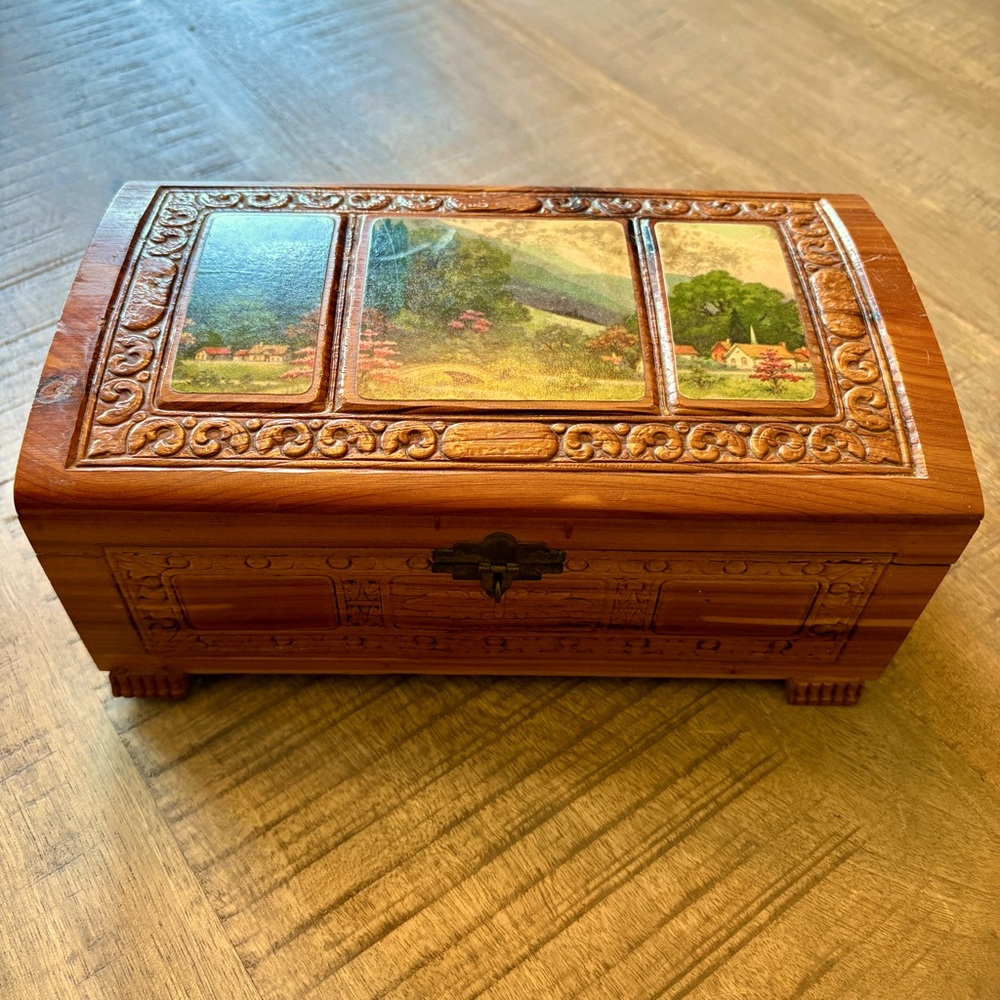 Vintage Carved Footed Wooden Cedar Box Hinged Lid Vanity Jewelry Hankie Keepsake
